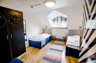 Хостелы Hostel Villa Kemi Кеми Двухместный номер с 2 отдельными кроватями и общей ванной комнатой-1