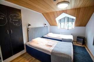 Хостелы Hostel Villa Kemi Кеми Двухместный номер с 2 отдельными кроватями и общей ванной комнатой-3